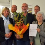 Carlo Bergmann mit seiner Mutter sowie Stadtrat Roland Gasch und Nabu-Vertreter Christoph Kleinfeld